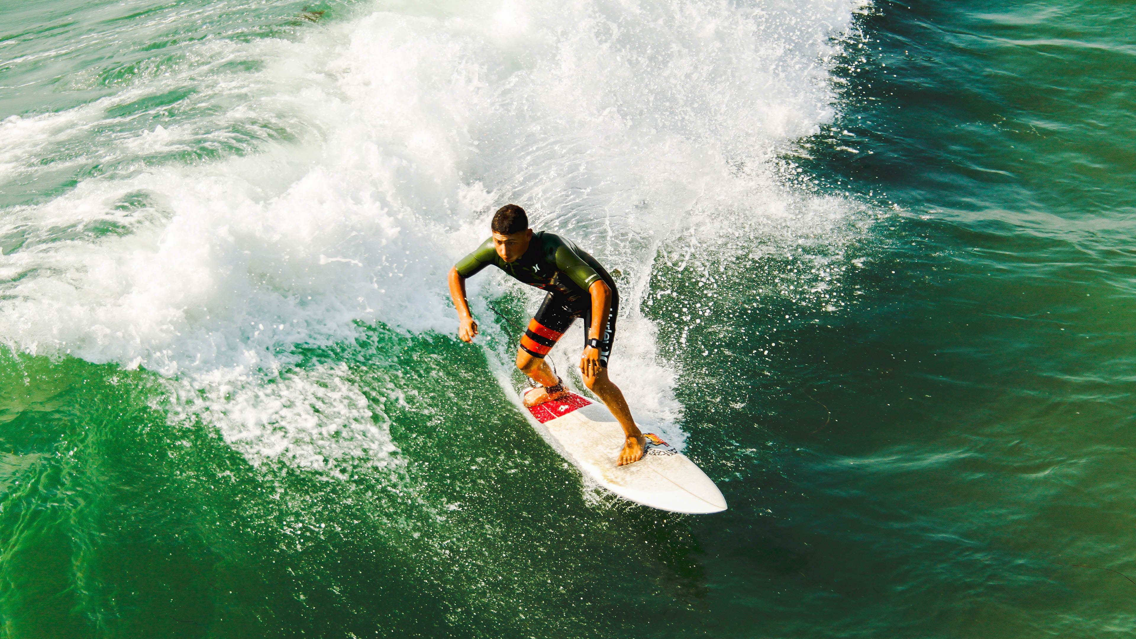“泥浆狂潮：越野赛段的血性拼搏”，泥浆大赛